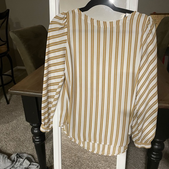 Woman’s Blouse - Picture 4 of 5